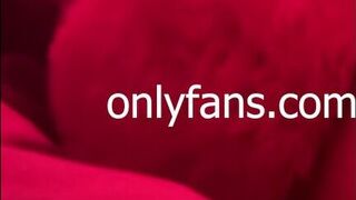 Big natural latina babe pleasing her shaved pussy with her Hitachi to orgasm - porn video